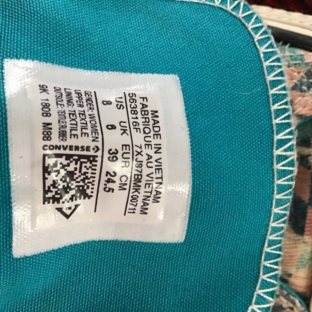 Blue Converse With Design - Picture 2 of 3